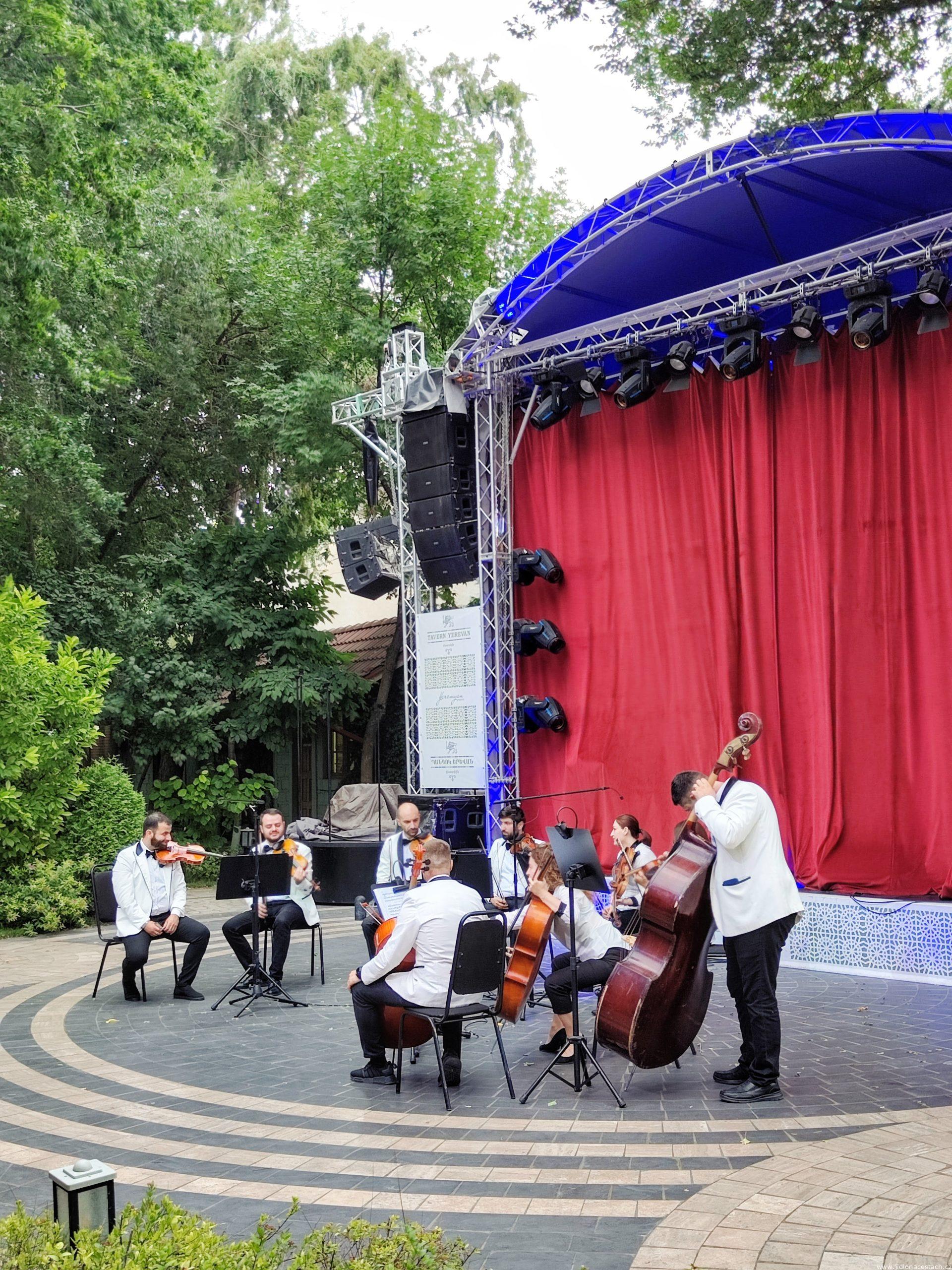 https://mirarmenia.ru/wp-content/uploads/2025/11/tavern-yerevan-riverside-2-scaled.jpg